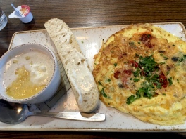 omelet and grits at First Watch
